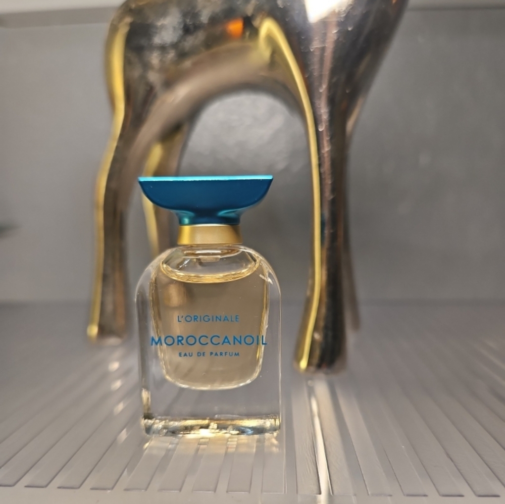 Moroccanoil L'Originale Eau de Parfum - Blue Cap with Gold Accents - Picture 6 of 6